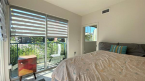 Beautiful and Sunny 3bd 2ba Hollywood Apartment